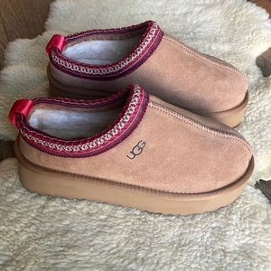 UGG PLATFORM TAZZ SLIPPERS *BRAND NEW* SIZE 7